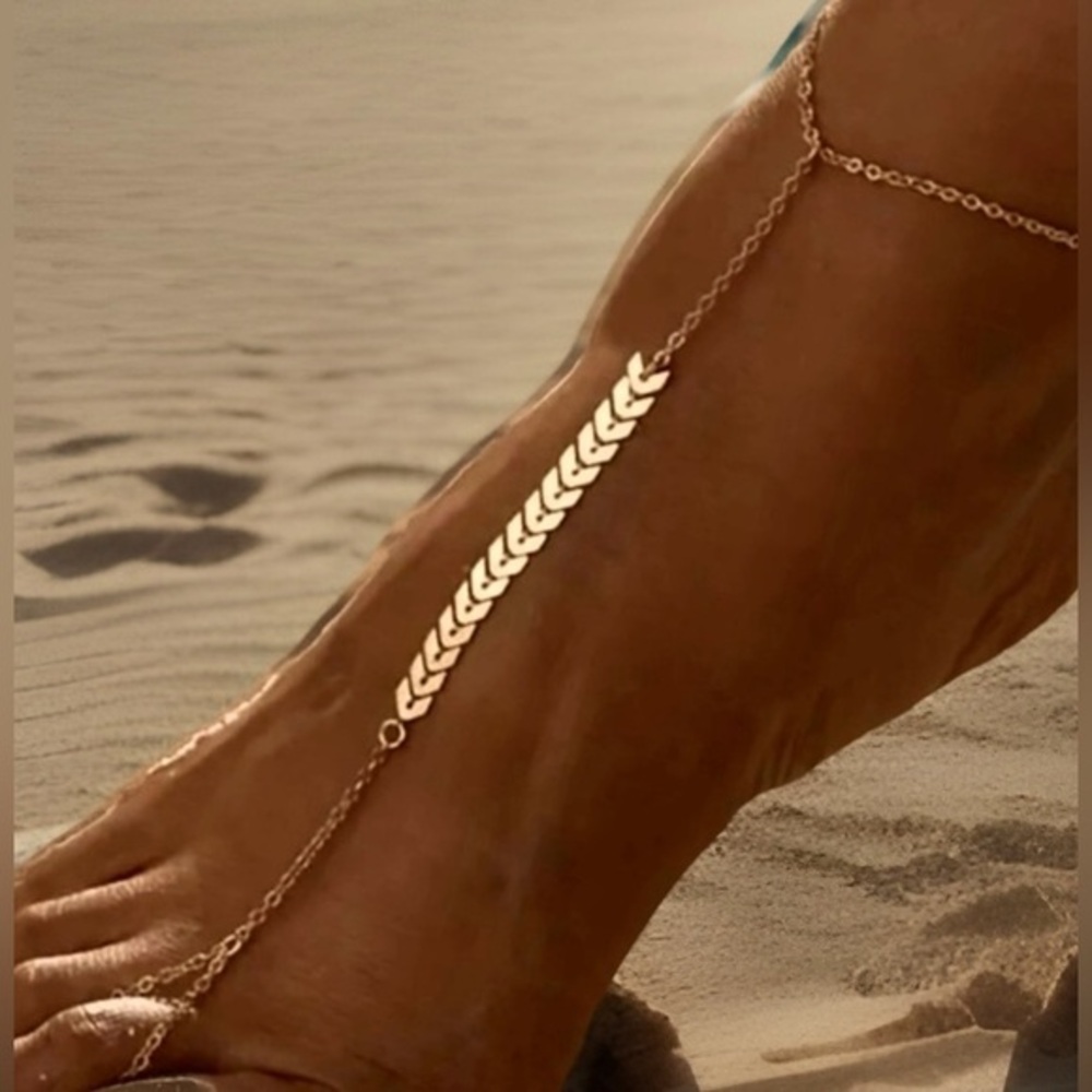 Free People Barefoot sexy gold toe Anklet bare feet